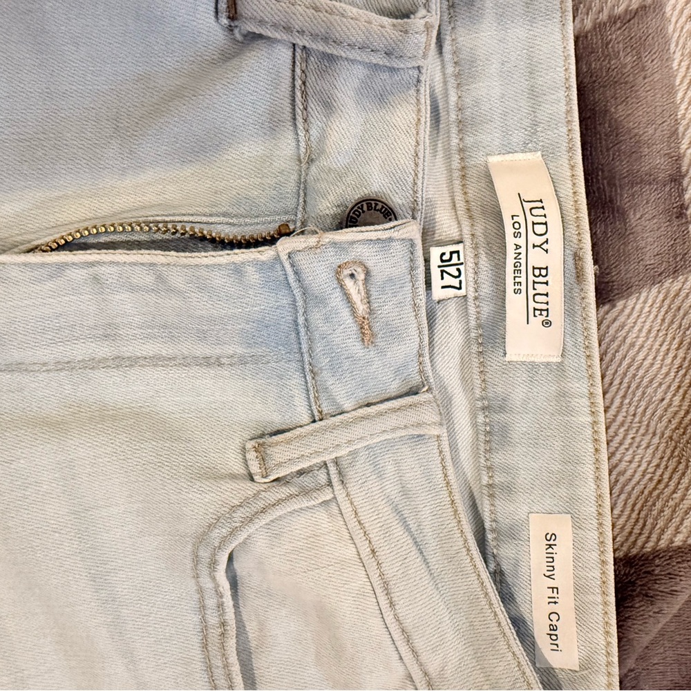 Judy Blue Light Blue Capri Jeans